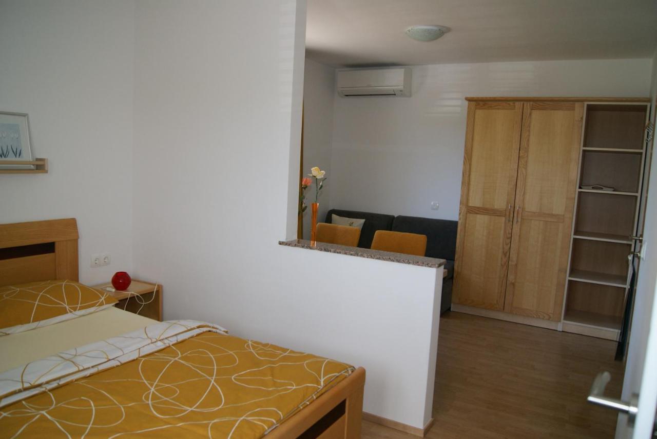 Rooms Magdalena Krk Krk Town Exterior foto